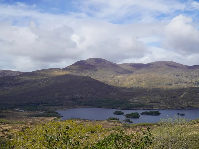 Lakes and mountains in Killarney National Park